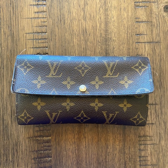 Louis Vuitton Handbags - Louis Vuitton wallet